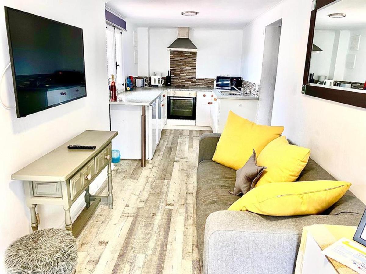Lovely 2 Bed Apartment In Alcalalí Buitenkant foto